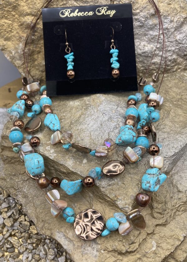 03016-Chunky Beaded Set; Suggested Retail: $22.00-26.00