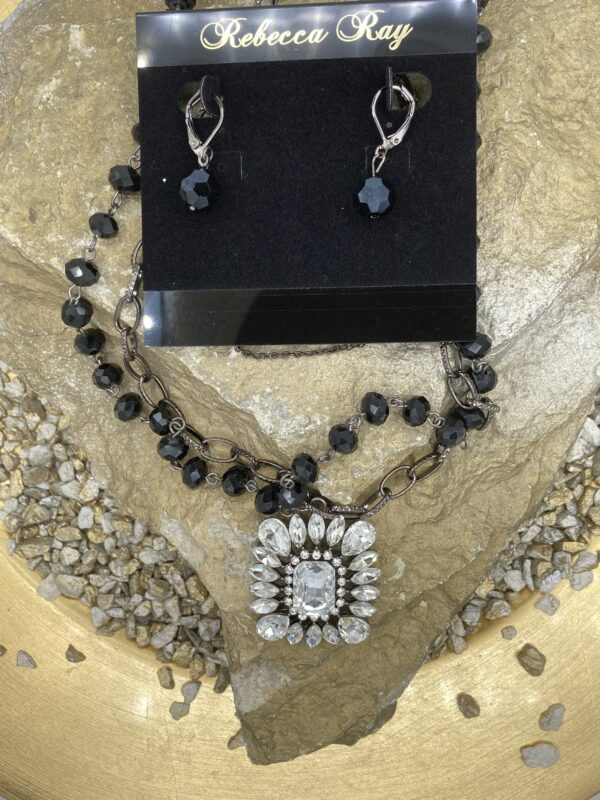 RR2529-Crystal Necklace Set: Suggested Retail $18.00-22.50