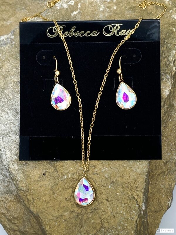 03508-Crystal Teardrop Set; Suggested Retail: $14.00-18.00