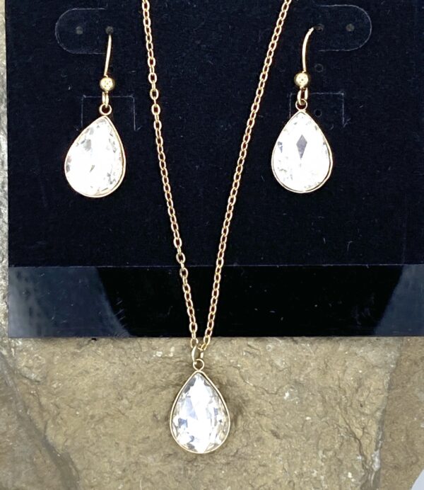 03510- Clear Crystal Teardrop Set; Suggested Retail: $14.00-18.00
