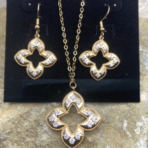 03532-Gold Clover Set; Suggested Retail: $14.00-16.00