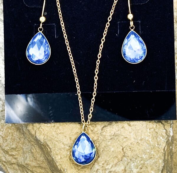 03507- Capri Blue Crystal Teardrop Set; Suggested Retail: $14.00-18.00